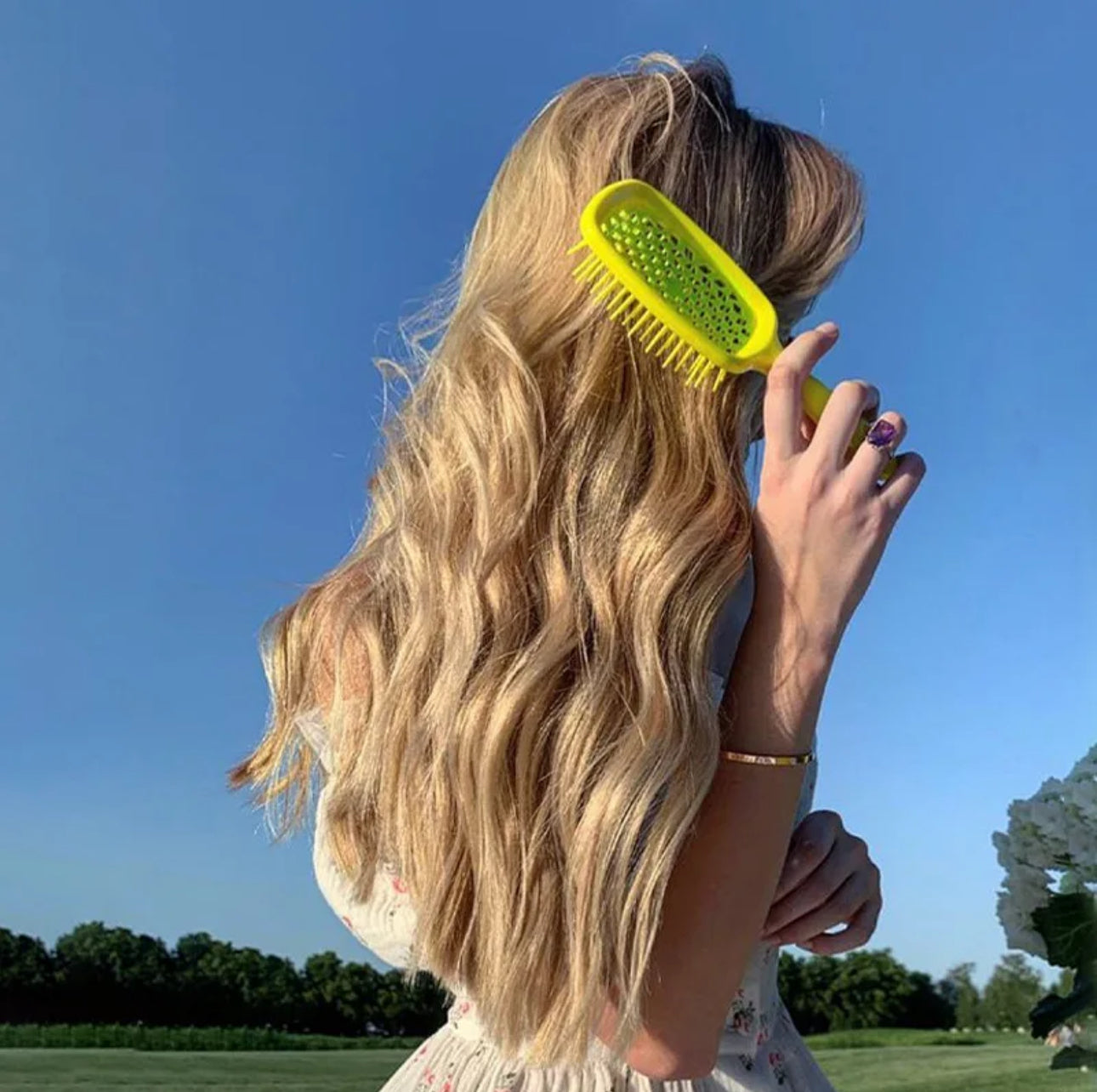 WOMEN HAIRBRUSH